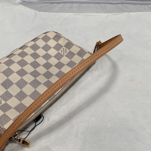 LOUIS Vuitton Pochette Accessories - Picture 12 of 15